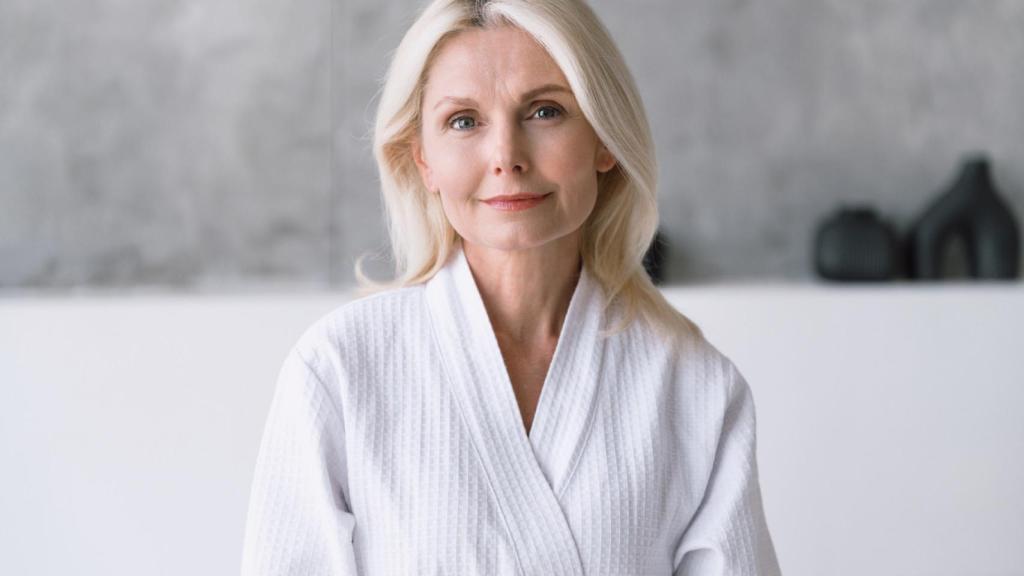 Una mujer de 50 años, posando.