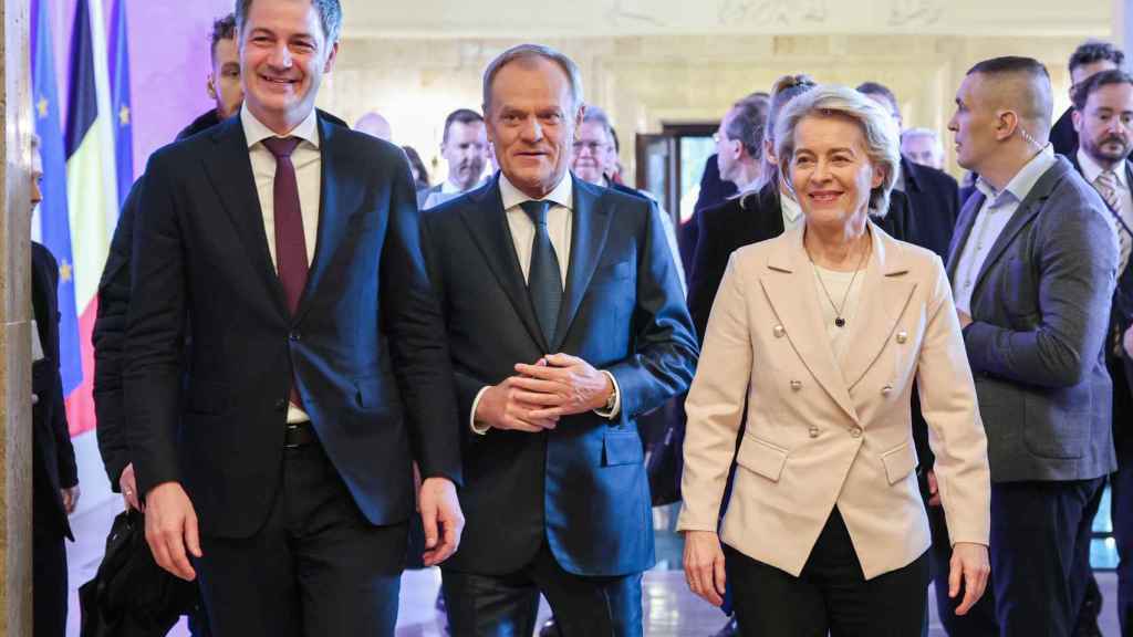 El primer ministro belga, Alexander de Croo; el polaco Donald Tusk y la presidenta Ursula von der Leyen, durante su visita este viernes a Varsovia