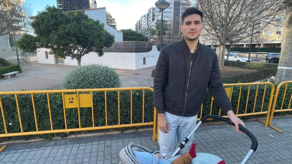 Quico Veniel con su hijo este viernes por la mañana.