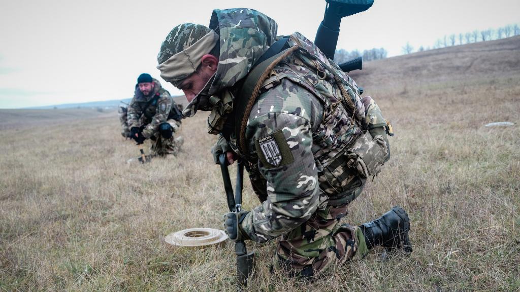 Un soldado del antiguo Batallón Azov Kharkiv, durante su fase de entrenamiento.