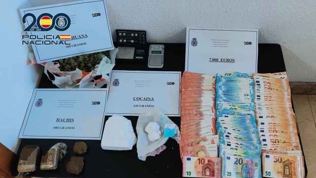 Cuatro detenidos por venta de droga desde una casa en Denia: la tenían escondida dentro de un altavoz