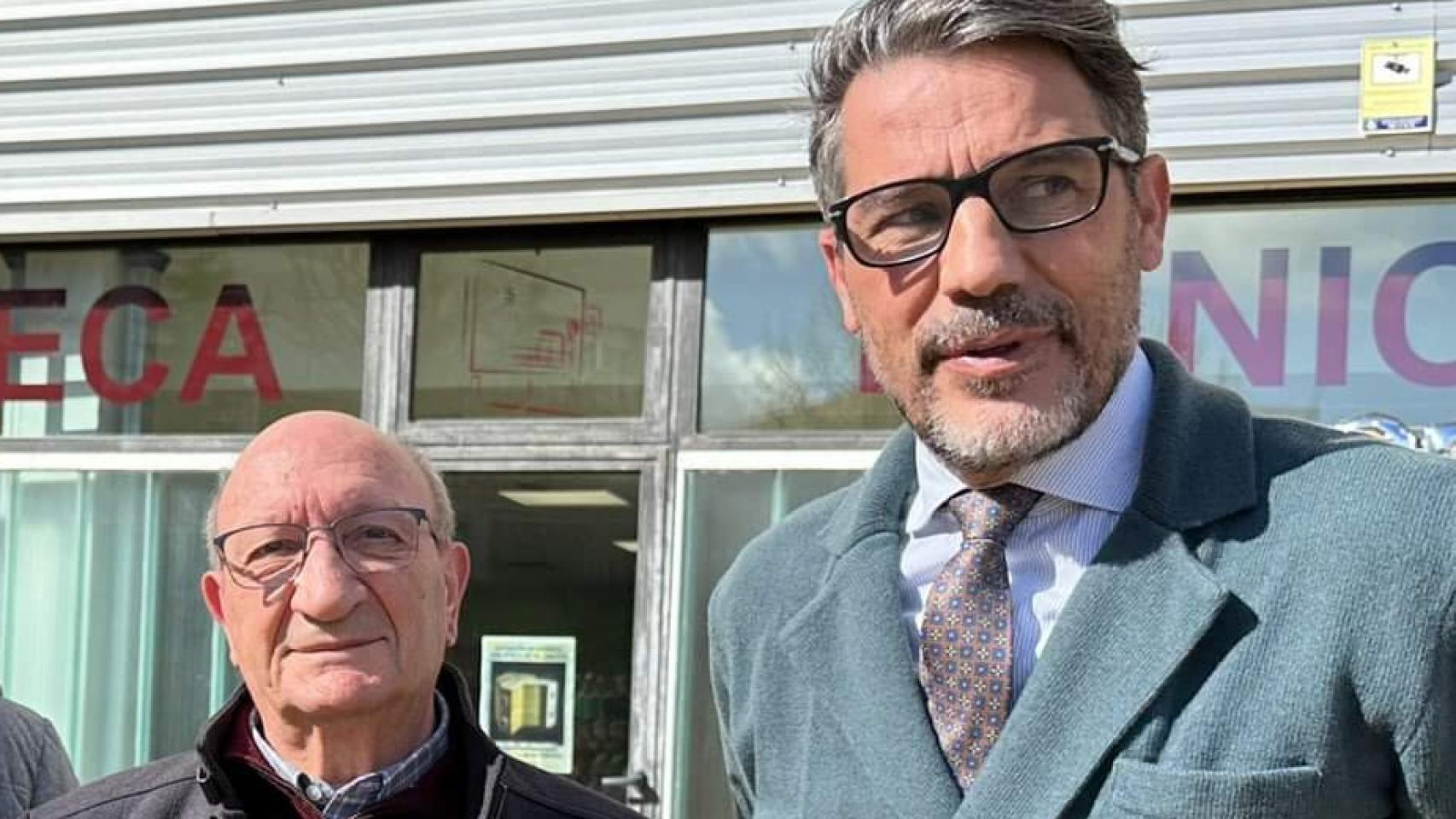 El próximo pregonero José Diego junto al alcalde Ángel Peralvo