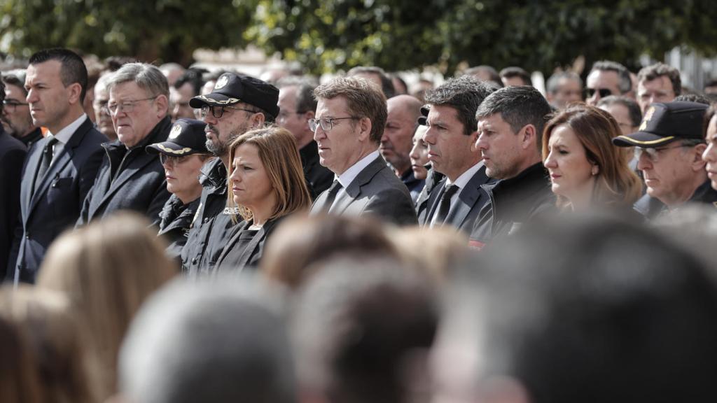 Feijóo en el minuto de silencio este sábado por el incendio en Valencia