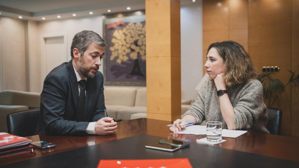 Miguel Ángel García en su despacho durante su entrevista con Madrid Total.