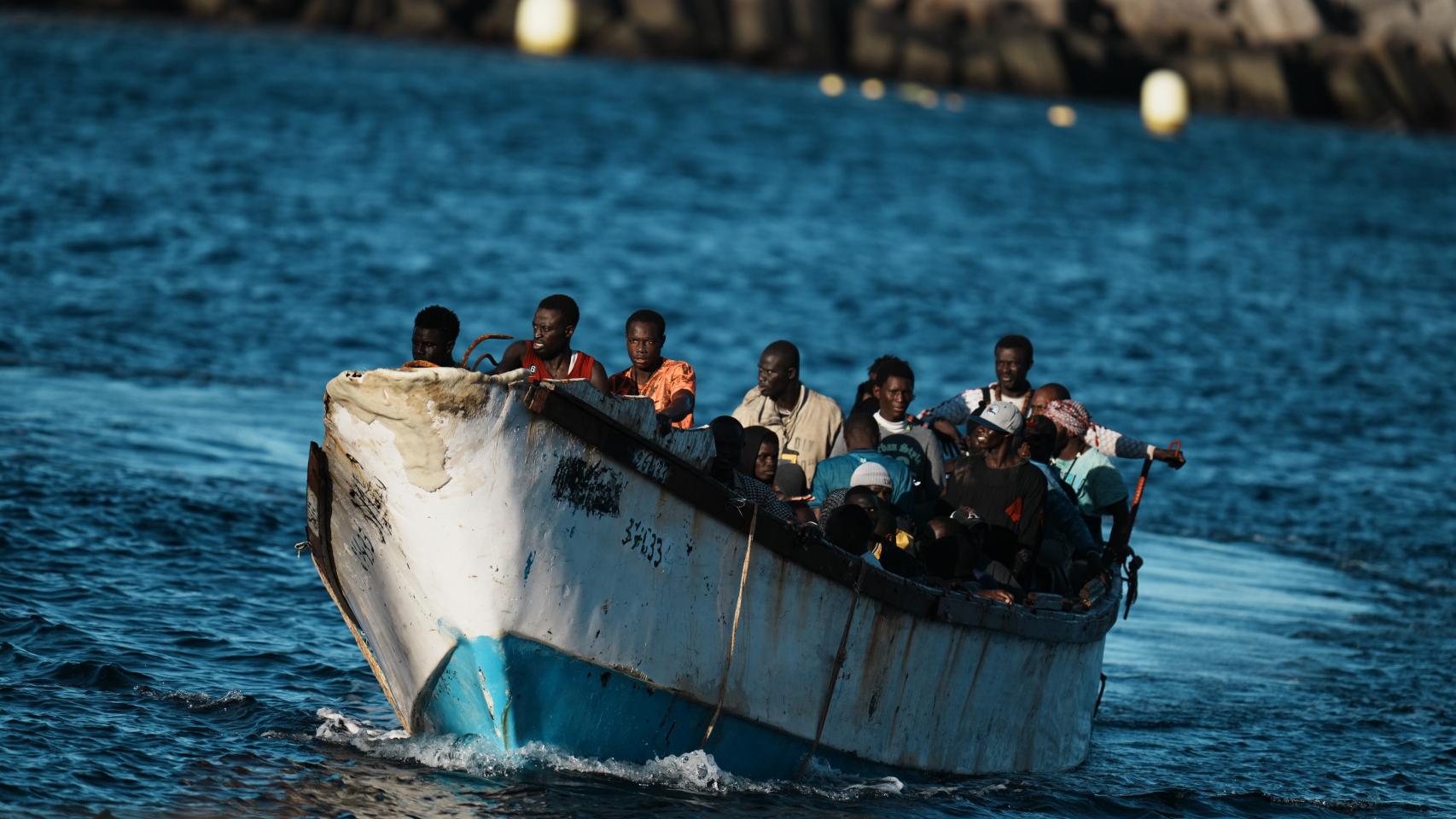 Migrantes llegan en su segundo cayuco a El Hierro, a 3 de noviembre de 2023, en El Hierro.