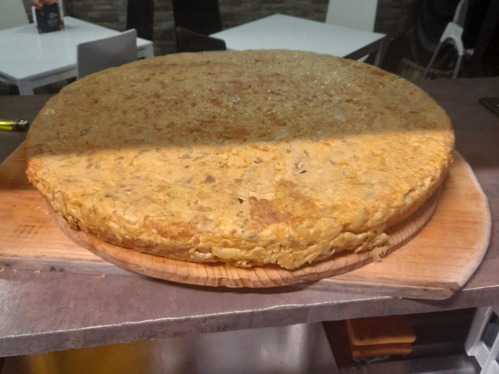 La mega tortilla de Matías, de la Taberna de la Abuela Concha