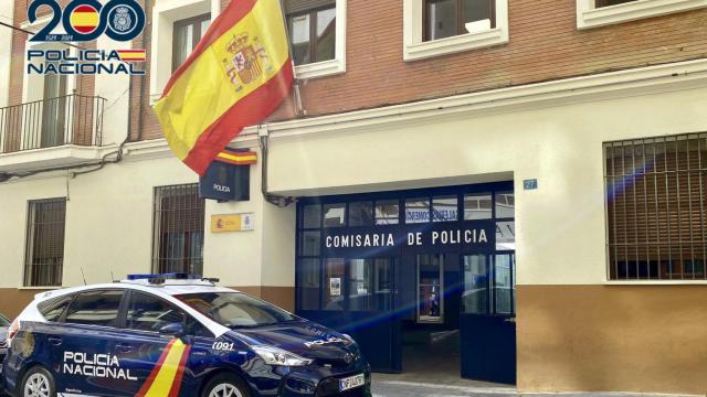 Detienen a un ladrón siguiendo el rastro de monedas que se le caían tras robar en un bar de Alicante