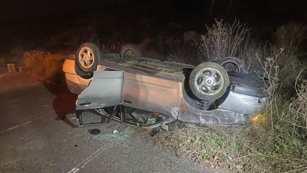 Dan varias vueltas de campana tras salirse de la carretera en Ávila