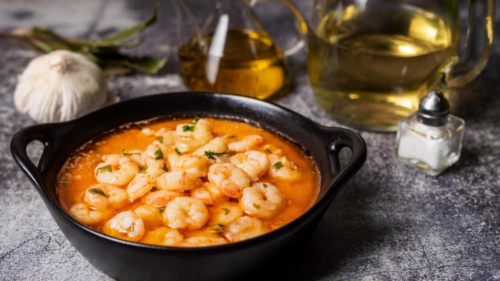 Este restaurante de un pueblo costero Asturias hace una de las mejores gambas al ajillo del mundo