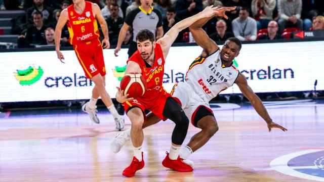 Un lance del encuentro entre España y Bélgica en la clasificación para el Eurobasket.