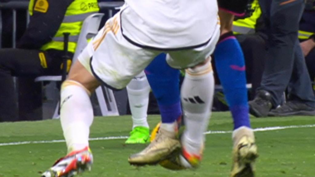 Falta de Nacho previa al gol de Lucas Vázquez anulado por el VAR