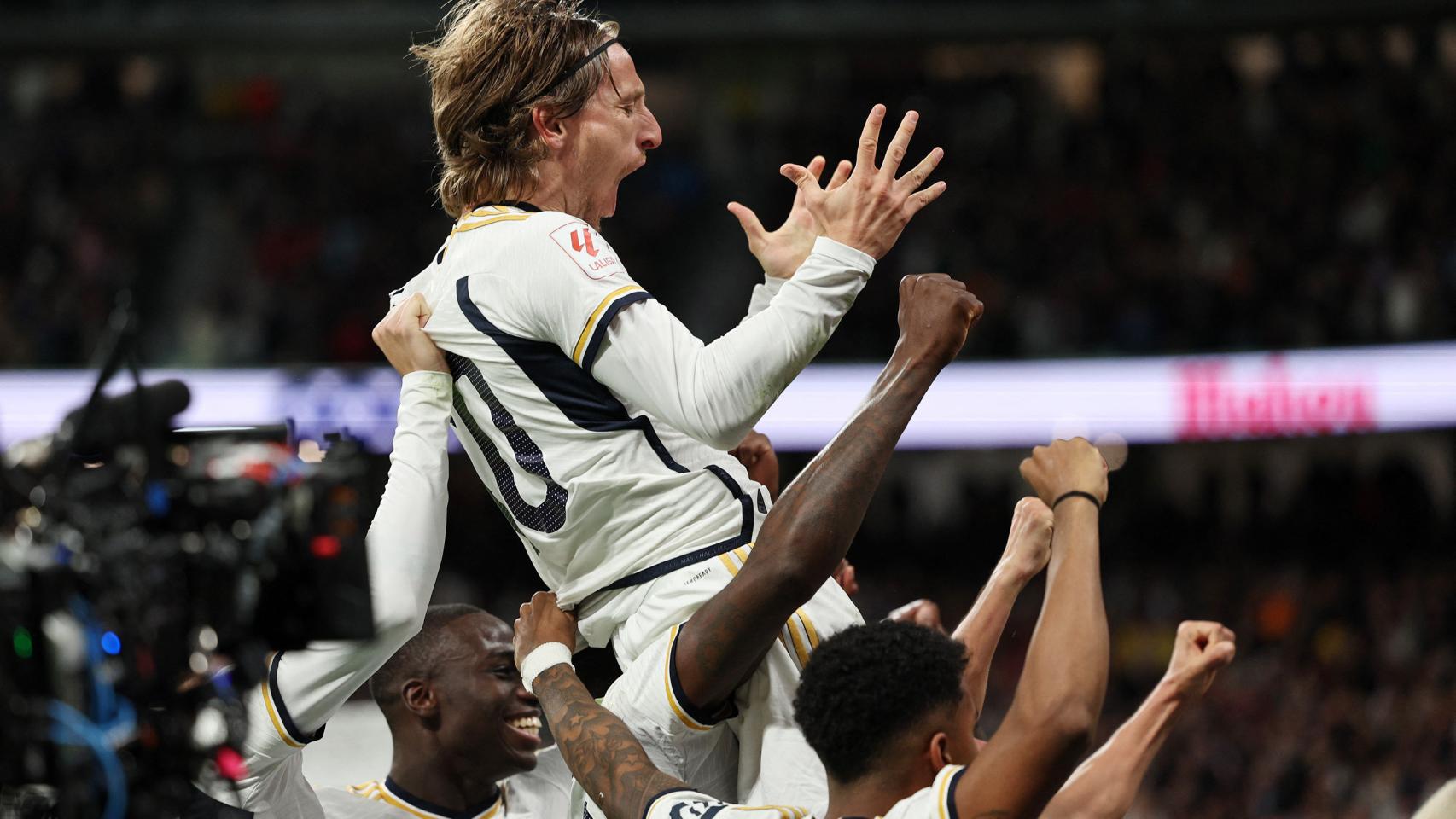 Modric celebra su gol contra el Sevilla