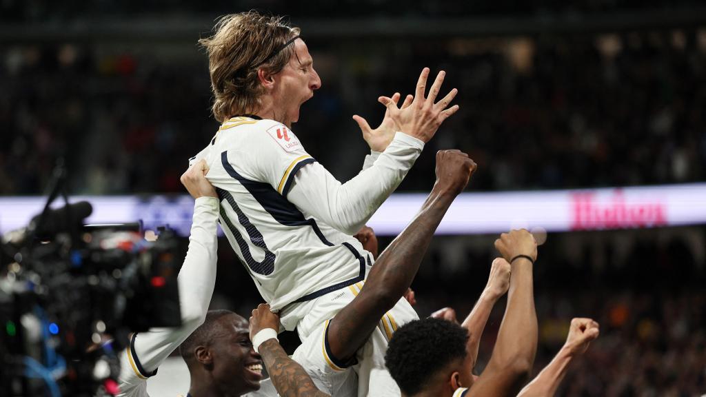 Modric celebra su gol contra el Sevilla
