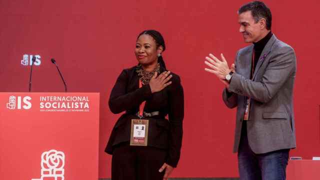 Benedicta Lasi y Pedro Sánchez, el pasado mes de noviembre de 2022 en Madrid, durante el Congreso en el que fueron nombrados secretaria general y presidente de la Internacional Socialista (IS).