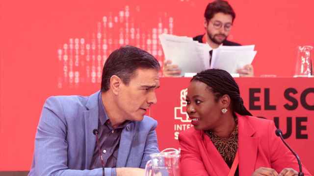 Pedro Sánchez y Benecita Lase, en el Congreso celebrado en noviembre de 2022 en Madrid, en el que fueron nombrados presidente y secretaria general de la Internacional Socialista (IS).