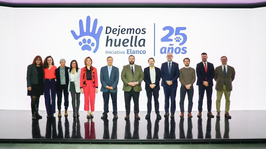 Imagen del equipo de Elenco Animal Health en el 25 aniversario.