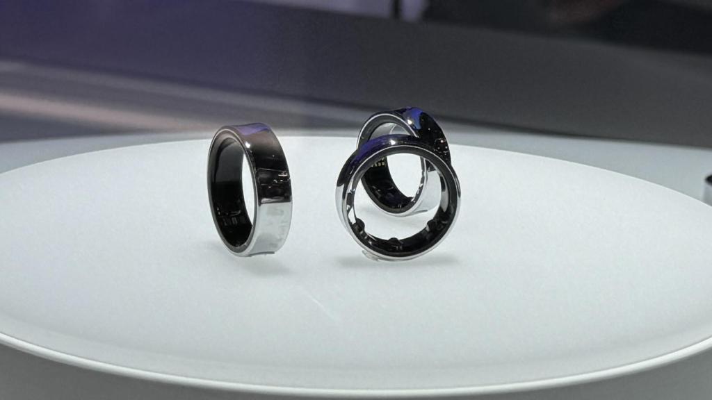 Galaxy Ring en color plateado