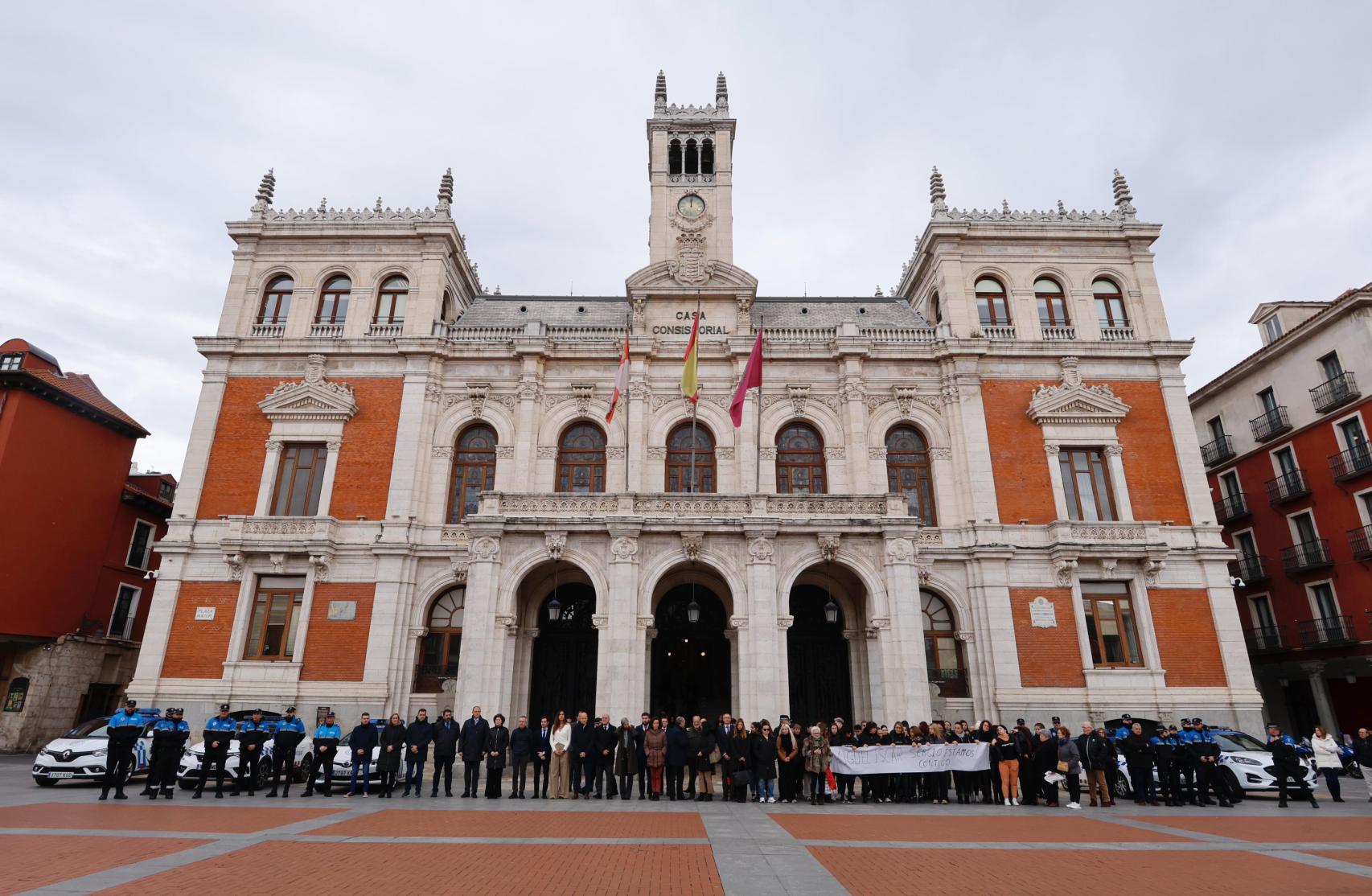 Minuto de silencio en el Ayuntamiento de Valladolid en memoria de Sergio, el joven fallecido en Burgos