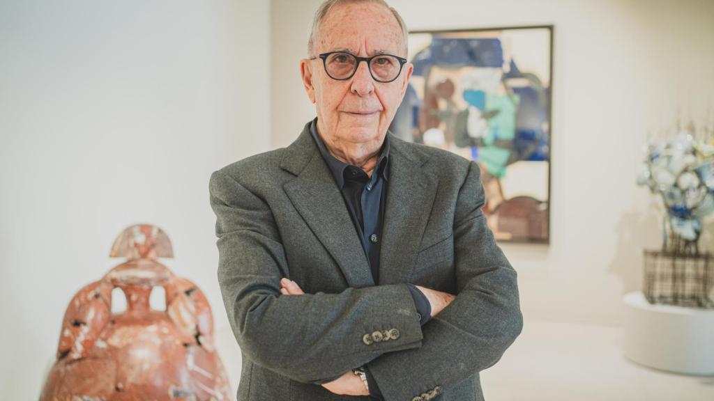 Manolo Valdés en su exposición en la Opera Gallery de Madrid.