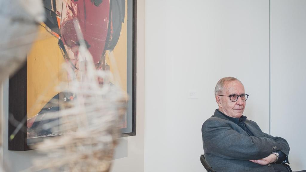 Manolo Valdés en su exposición en la Opera Gallery de Madrid.