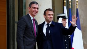 Emmanuel Macron recibe a Pedro Sánchez en París antes de la cumbre de apoyo a Ucrania