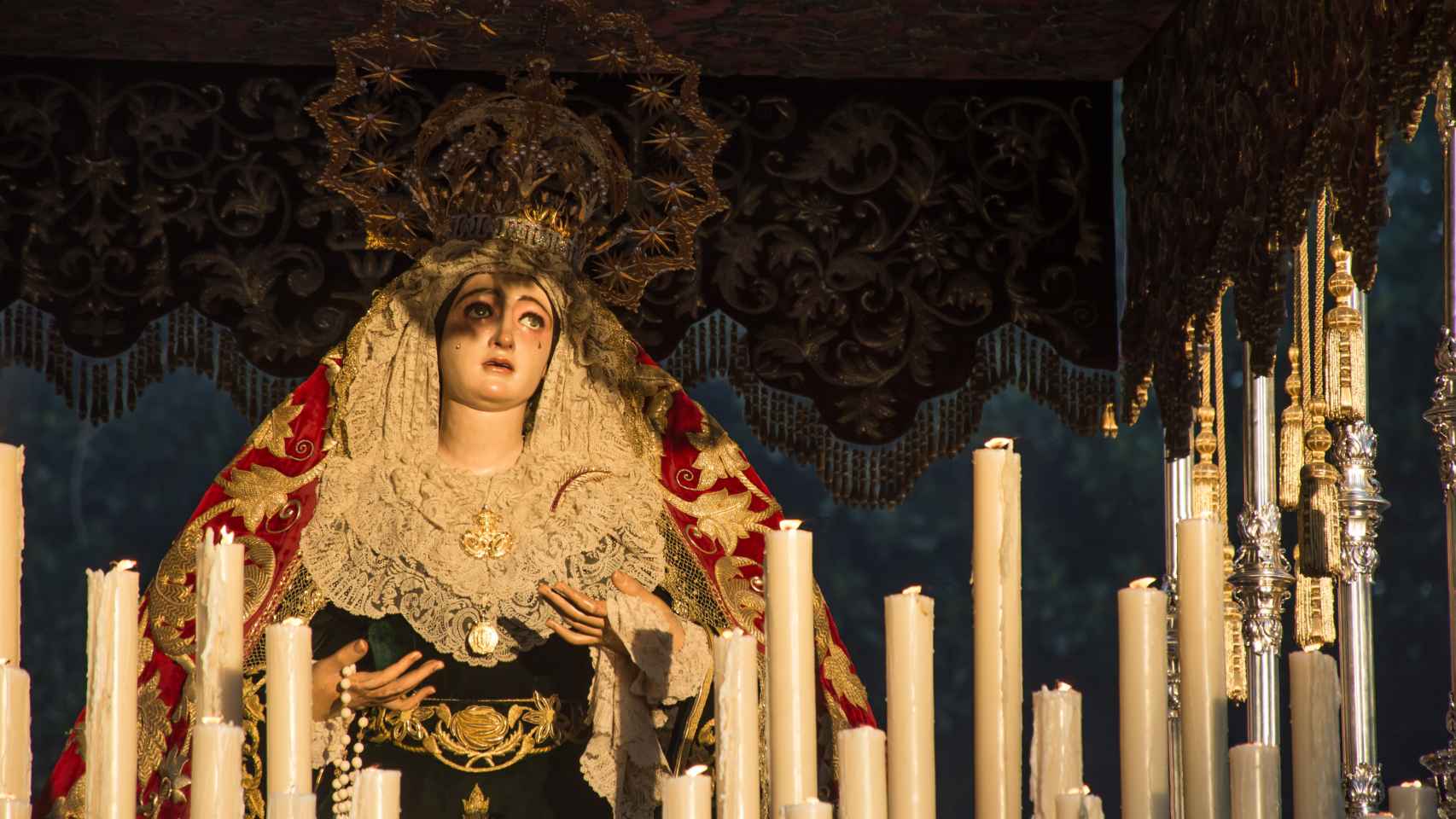 Madre de Dios de la Palma, del Cristo de Burgos, bajo el sol del Miércoles Santo