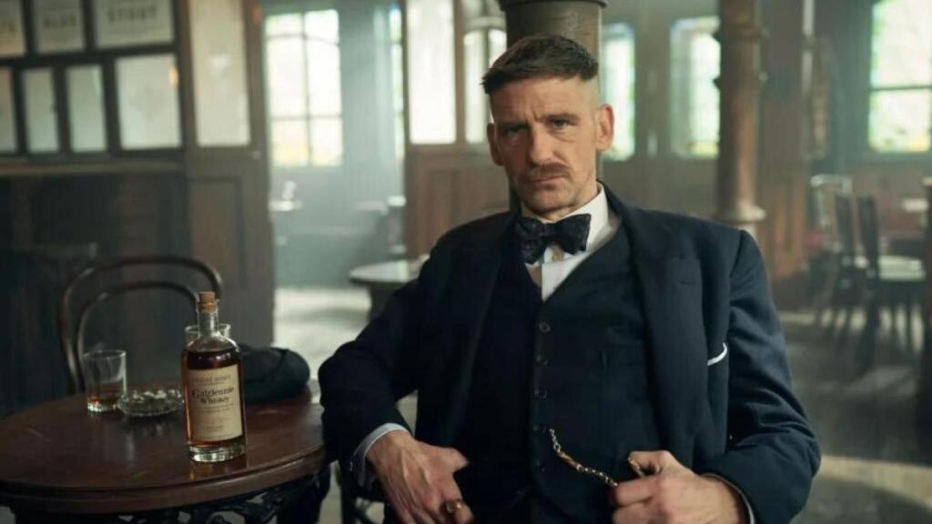 Paul Anderson, protagonista de 'Peaky Blinders', irreconocible en las calles de Londres: Necesita ayuda