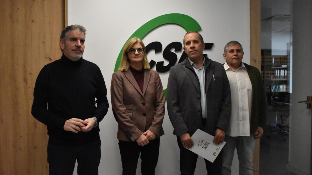 Ángel Chapa, responsable del sector de Sanidad de CSIF en Zamora, y David Gómez Miguel, representante de CISF en el sector de la Administración General de la Junta (Agcyl) en Zamora, y el presidente de CSIFCyL, Benjamin Castro