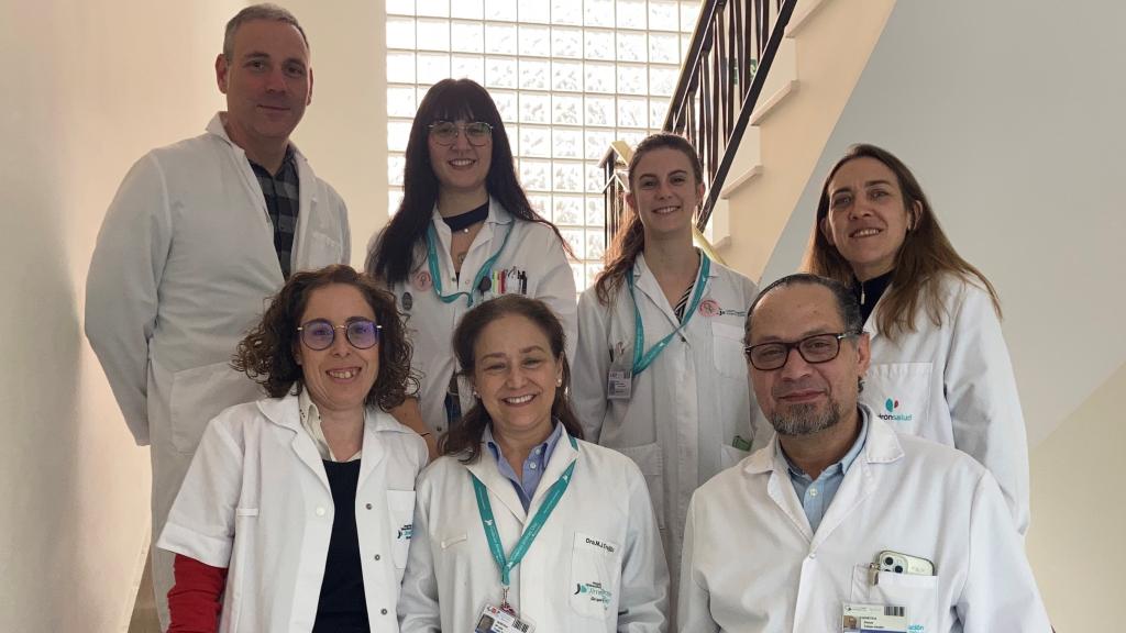 Marta Cortón junto a los miembros del equipo del Servicio de Genética de la FJD.