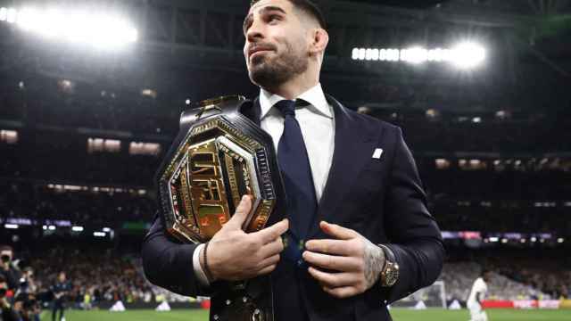 Ilia Topuria luce su cinturón de campeón de la UFC en el Santiago Bernabéu