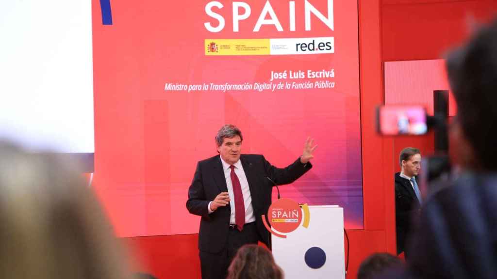 El ministro de Transformación Digital y Función Pública, José Luis Escrivá, durante el anuncio de la SETT, en el MWC 2024.