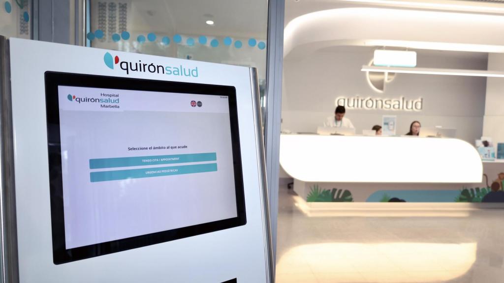 Una máquina de autoadmisión en el hospital Quirónsalud.