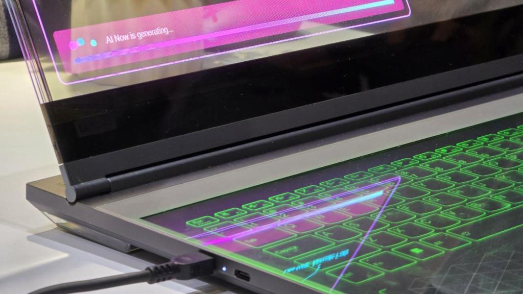 El teclado táctil del portátil transparente de Lenovo.