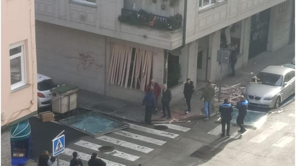 Una carnicería del Inferniño, en Ferrol, sufre una explosión en su interior