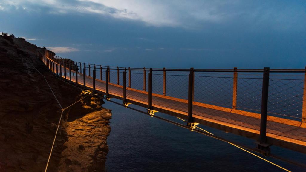 Pasarela Colgante de Jolúcar en Torrenueva Costa (Granada).