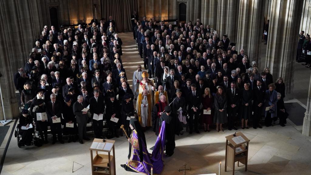 Todos los asistentes al homenaje de Constantino de Grecia.