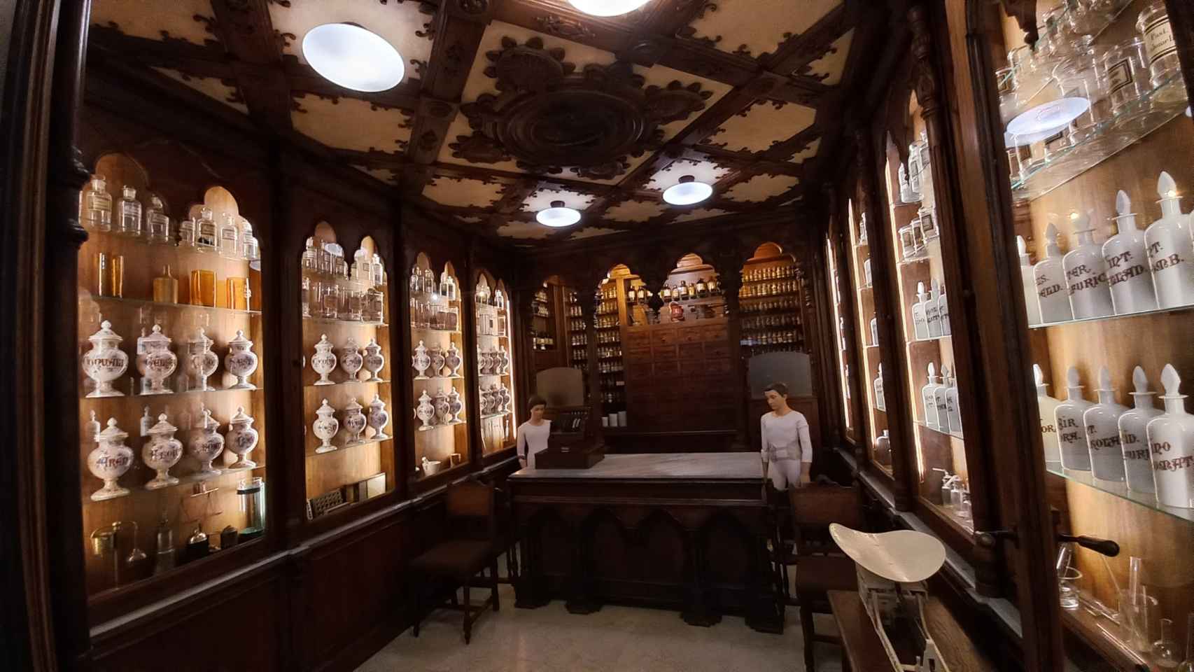 La farmacia de la Casa de Guevara.