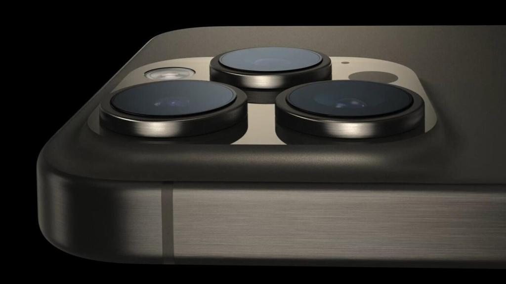 Sistema de cámaras del iPhone 15 Pro Max.