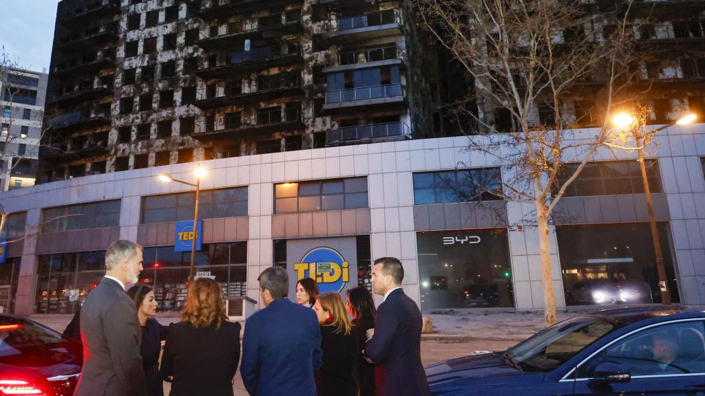 Visita de los Reyes al complejo incendiado. CR