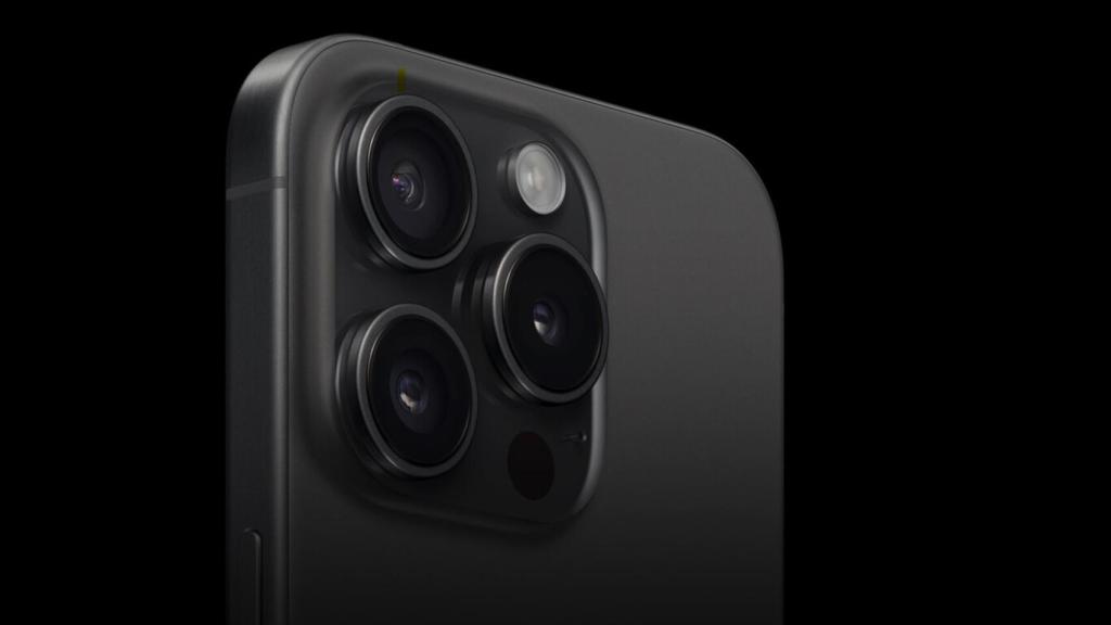 Sistema de cámaras del iPhone 15 Pro Max.