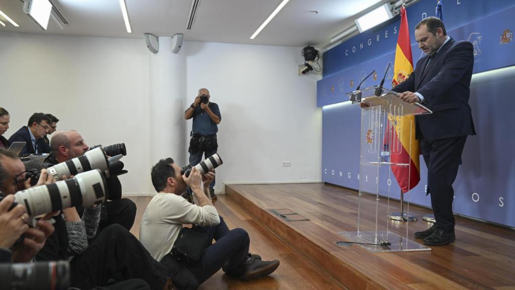 El exministro José Luis Ábalos durante una rueda de prensa en el Congreso de los Diputados.