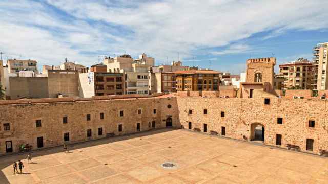 Los castillos de Santa Bárbara en Alicante y Santa Pola, en la imagen, serán escenario del rodaje.