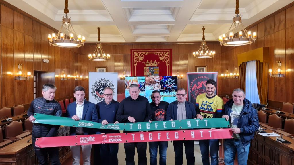 Javier Faúndez Domínguez; el diputado de Deportes y Juventud, Juan del Canto Sevillano; el representante del CD Ironbayo, Andrés Barroso Lorenzo; y el responsable de Caja Rural de Zamora, Narciso Prieto