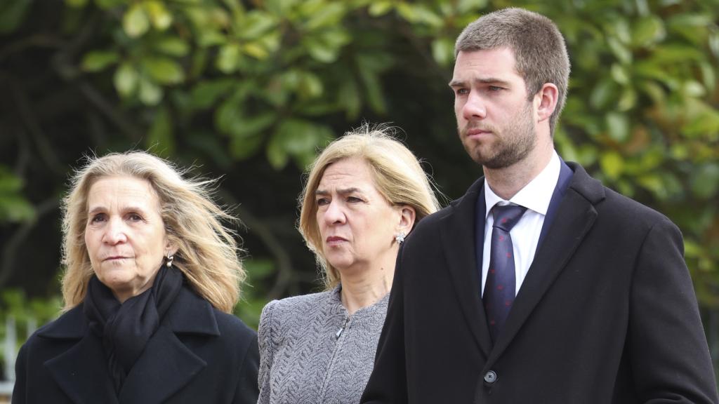 Las infantas Elena y Cristina junto a Juan Urdangarin en el homenaje a Constantino de Grecia.