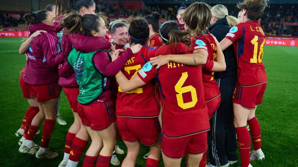 La selección española de fútbol femenino celebra su pase a la Women's Nations League