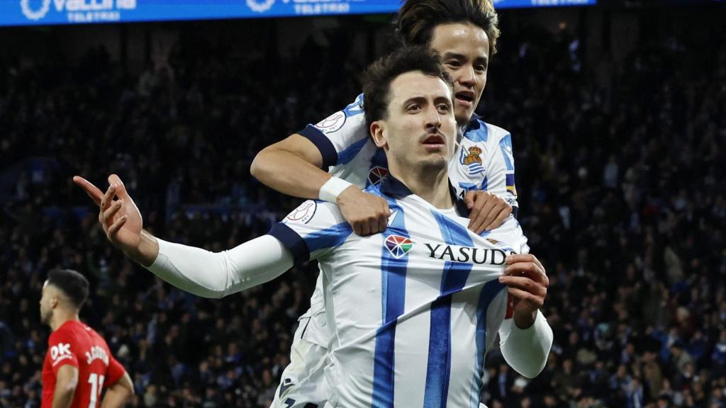 Oyarzabal, felicitado por Kubo por su gol al Mallorca.