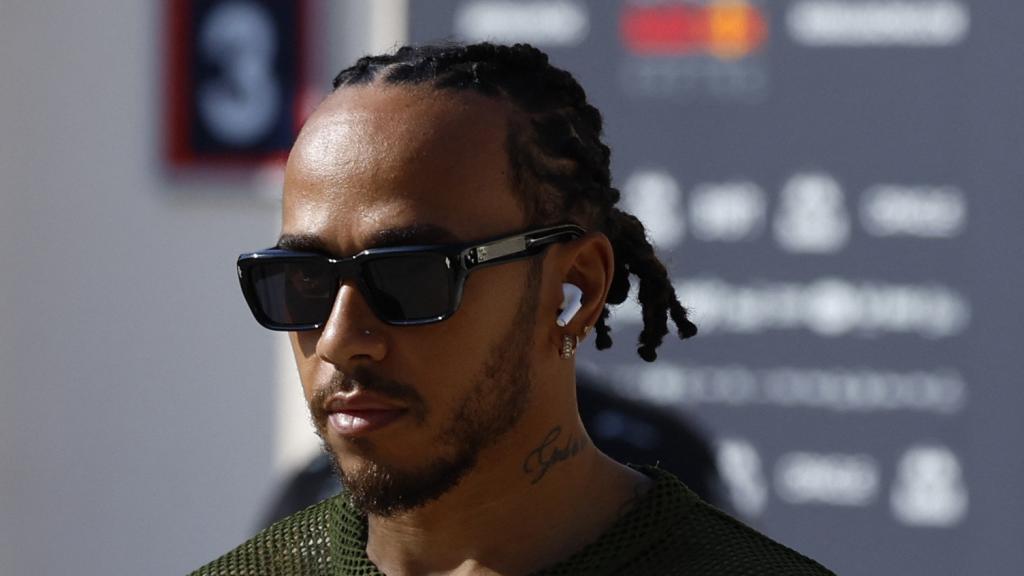 Lewis Hamilton, durante los test de pretemporada de F1 en Baréin.