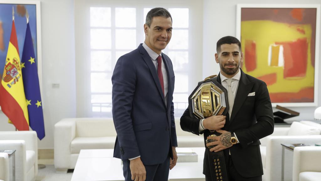 Pedro Sánchez recibe a Ilia Topuria en el Palacio de la Moncloa