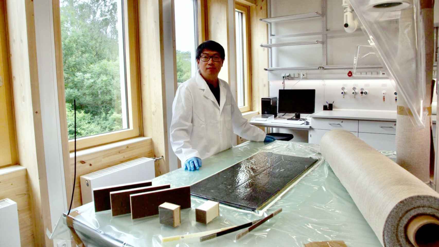 El investigador Libo Yan en el laboratorio del WKI