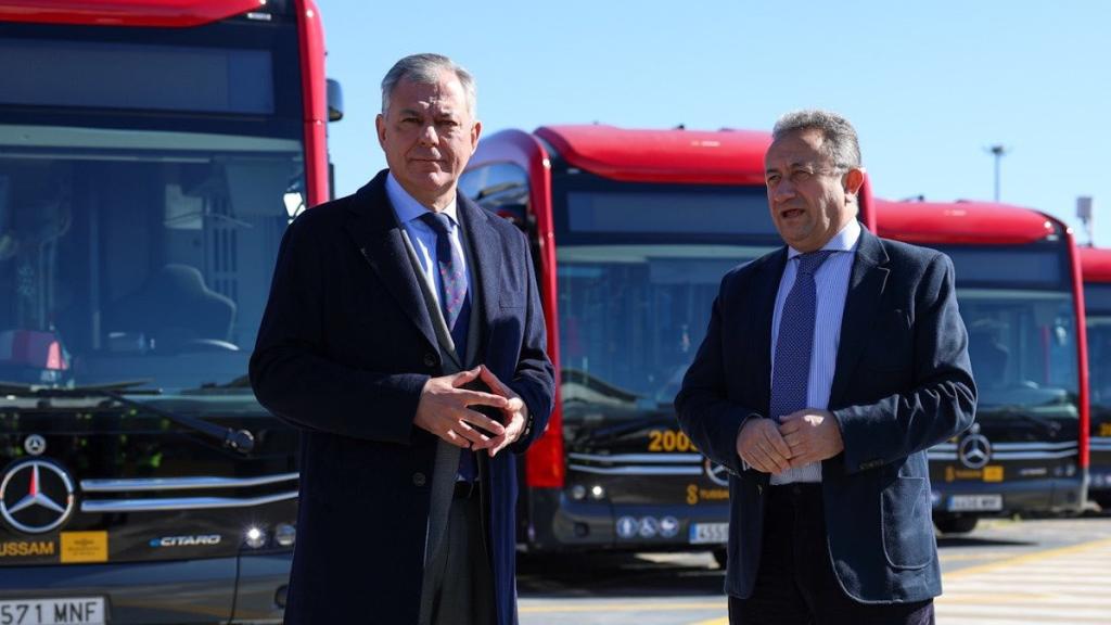 José Luis Sanz, este martes en las cocheras de Tussam.